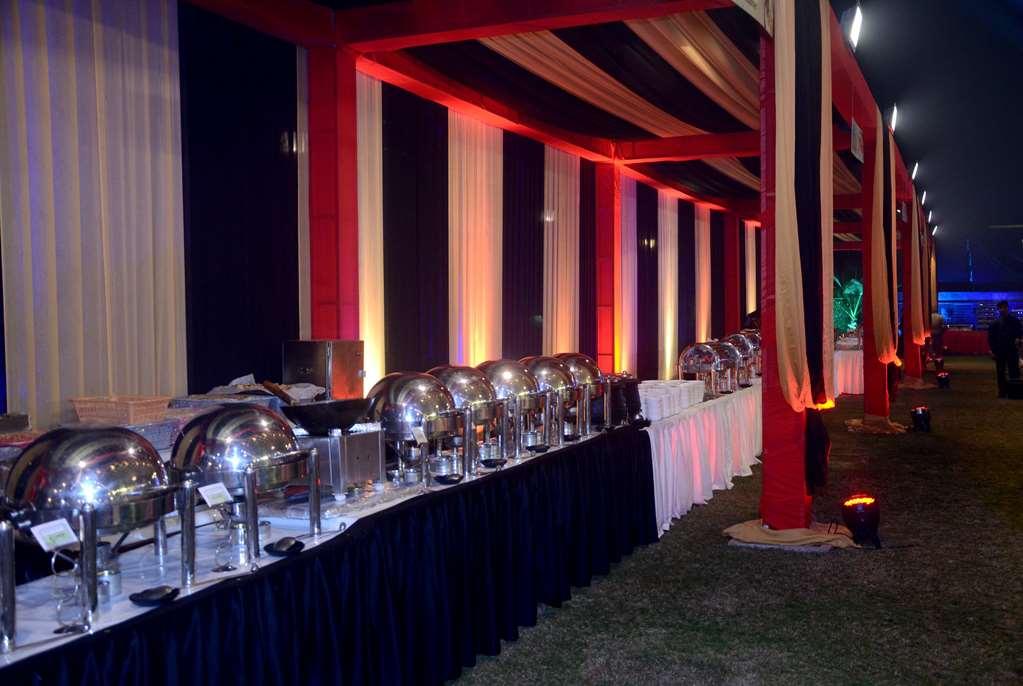 Ramada By Wyndham Varanasi Katesar Chandauli Удобства фото
