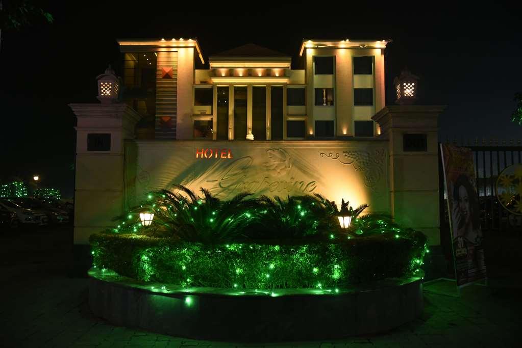 Ramada By Wyndham Varanasi Katesar Chandauli Экстерьер фото