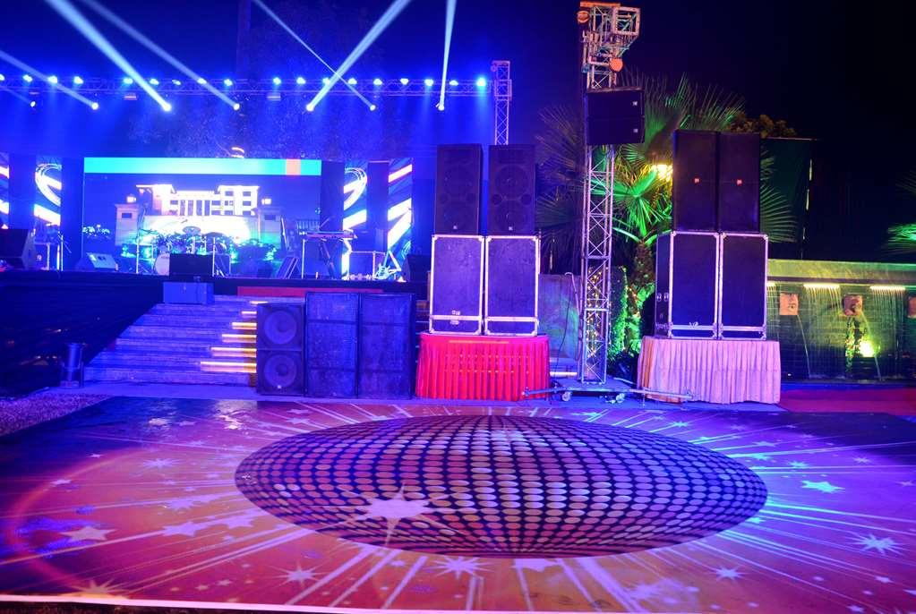 Ramada By Wyndham Varanasi Katesar Chandauli Удобства фото