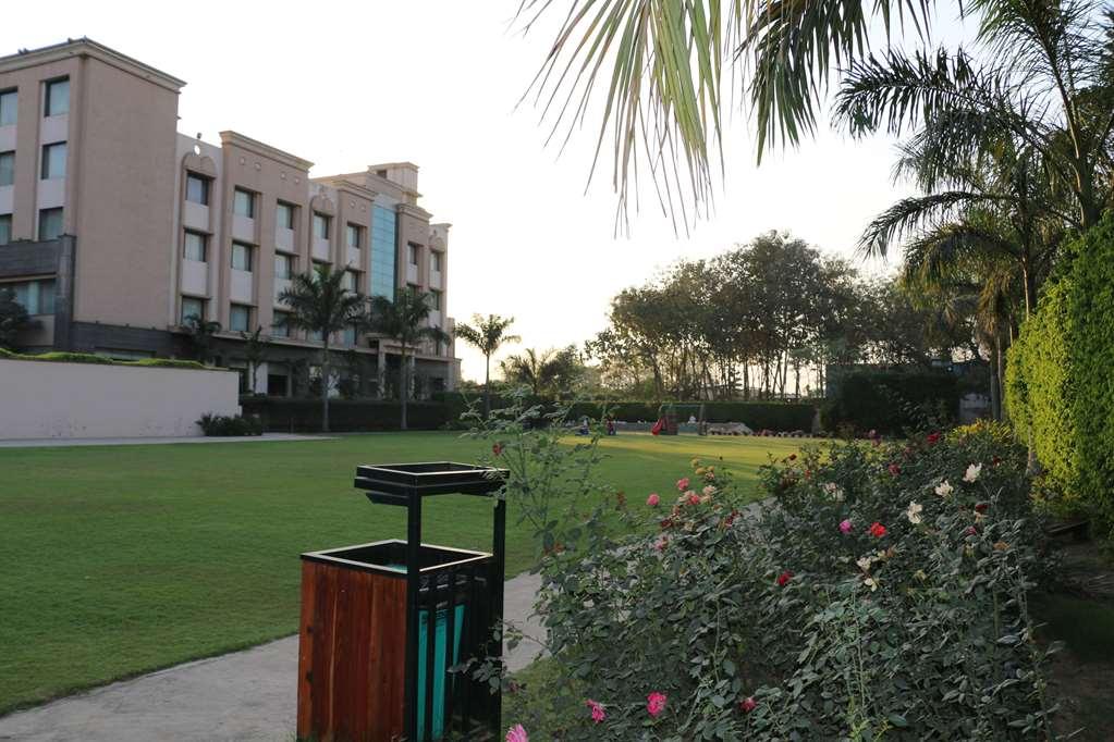 Ramada By Wyndham Varanasi Katesar Chandauli Удобства фото