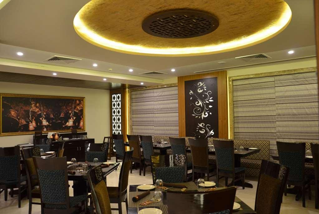 Ramada By Wyndham Varanasi Katesar Chandauli Ресторан фото