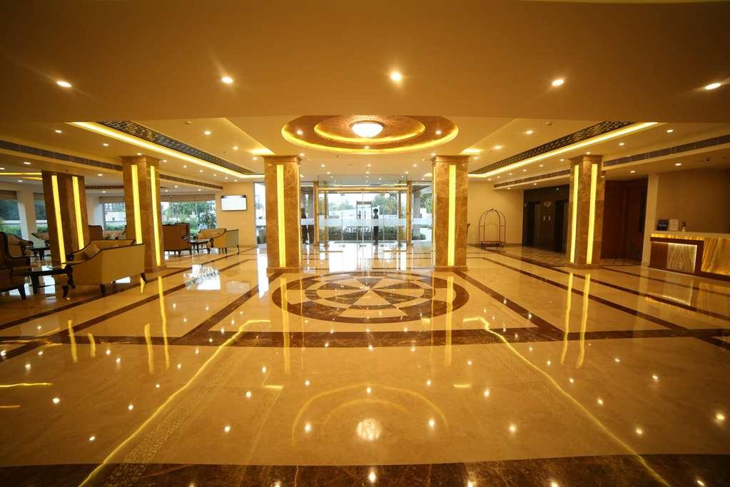 Ramada By Wyndham Varanasi Katesar Chandauli Интерьер фото